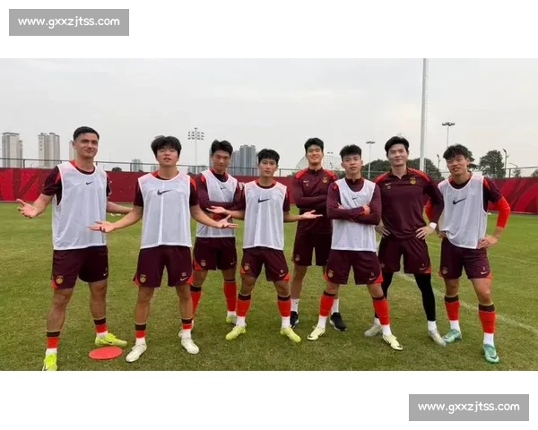 中国队对阵香港队精彩直播全程回顾 球迷互动与赛场瞬间集锦 中国队对阵香港队精彩直播全程回顾 球迷互动与赛场瞬间集锦